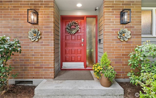 8930 Park Ridge Drive W, University Place, WA 98467