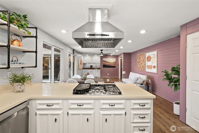 8930 Park Ridge Drive W, University Place, WA 98467