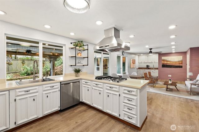 8930 Park Ridge Drive W, University Place, WA 98467