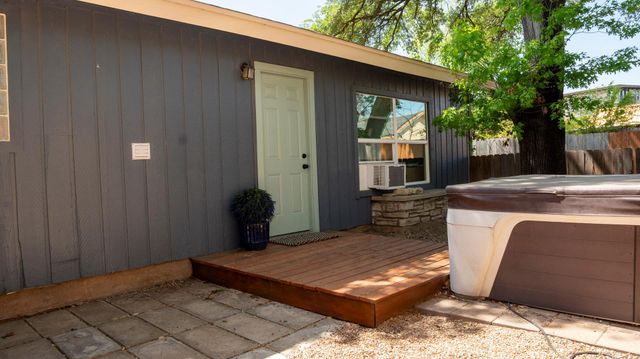 5700 Avenue G, Austin, TX 78752