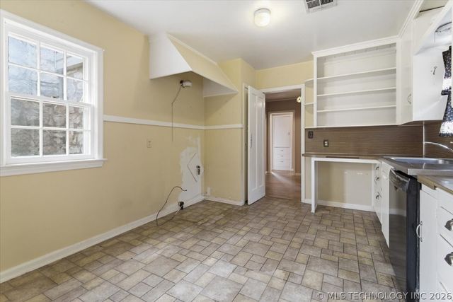 3250 S Fulton Avenue, Tulsa, OK 74135