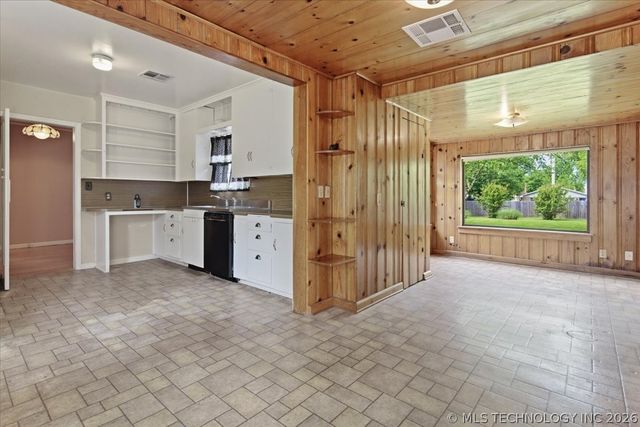 3250 S Fulton Avenue, Tulsa, OK 74135