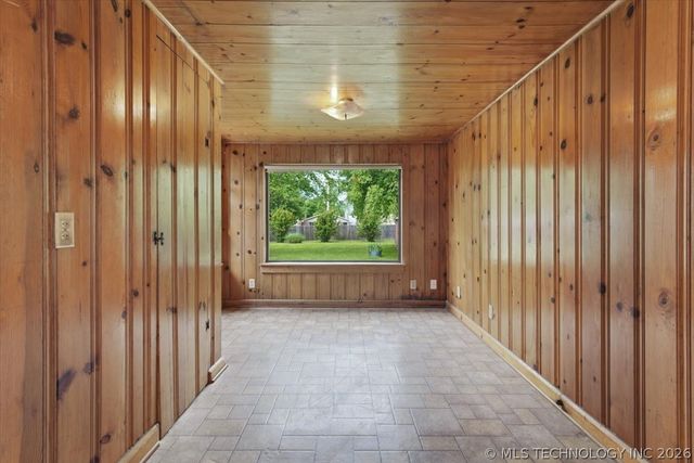 3250 S Fulton Avenue, Tulsa, OK 74135