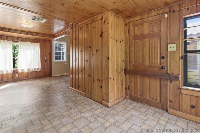 3250 S Fulton Avenue, Tulsa, OK 74135