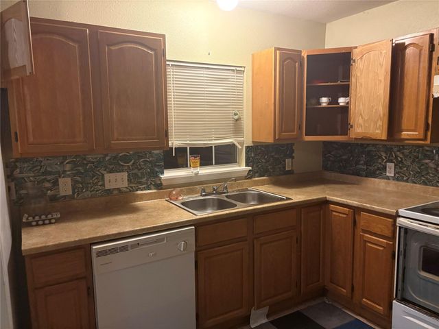 122 Gulls Cut S, Baytown, TX 77523