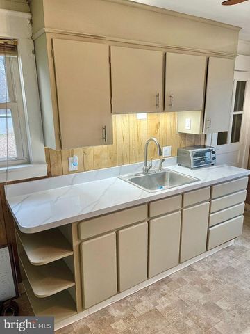 321 UNION AVE, Stratford, NJ 08084
