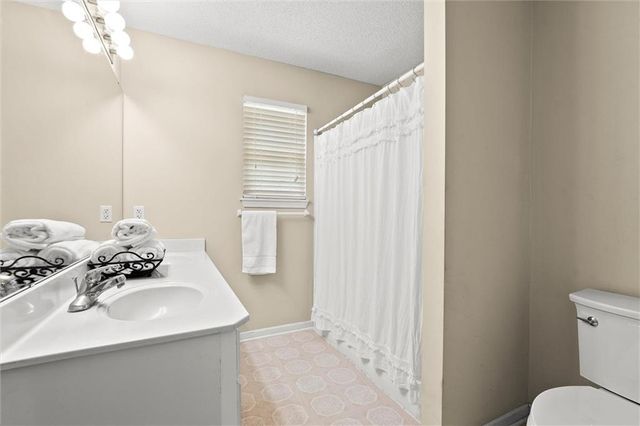 3304 N 103rd Court, Kansas City, KS 66109