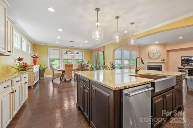 16402 Doves Canyon Lane, Charlotte, NC 28278