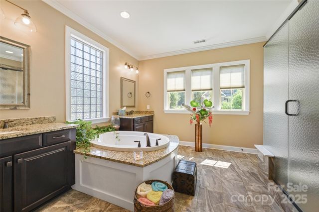 16402 Doves Canyon Lane, Charlotte, NC 28278