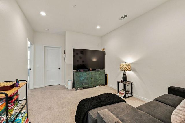 1909 Cottage Drive 3, Simi Valley, CA 93065