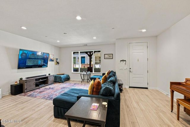 1909 Cottage Drive 3, Simi Valley, CA 93065