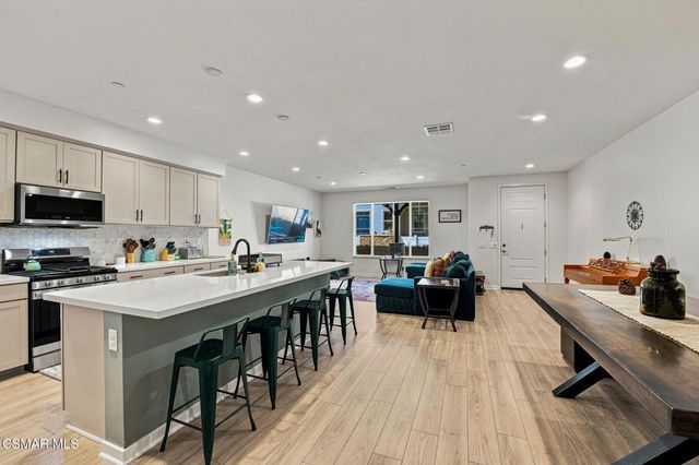 1909 Cottage Drive 3, Simi Valley, CA 93065