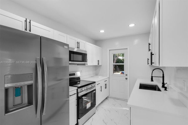 914 S L St, Lake Worth, FL 33460
