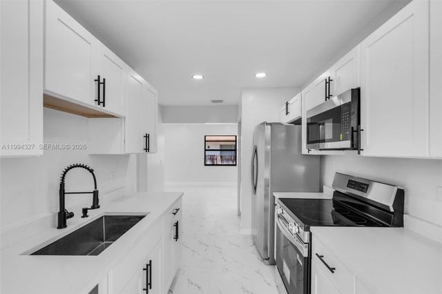 914 S L St, Lake Worth, FL 33460