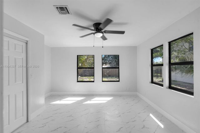 914 S L St, Lake Worth, FL 33460