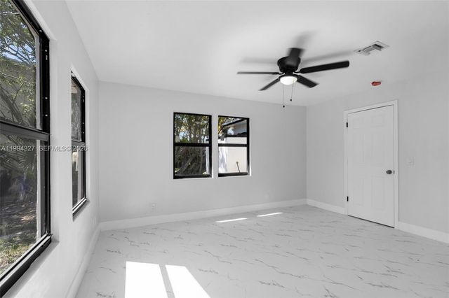 914 S L St, Lake Worth, FL 33460