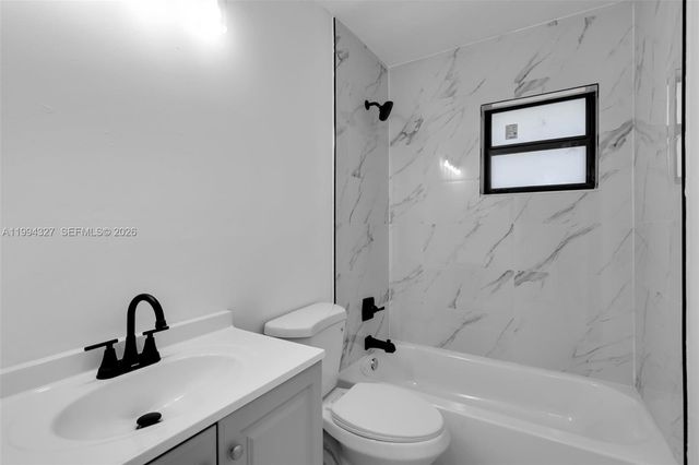 914 S L St, Lake Worth, FL 33460