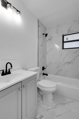 914 S L St, Lake Worth, FL 33460