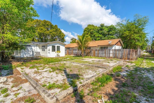 914 S L St, Lake Worth, FL 33460
