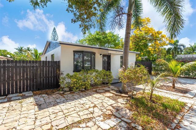 914 S L St, Lake Worth, FL 33460