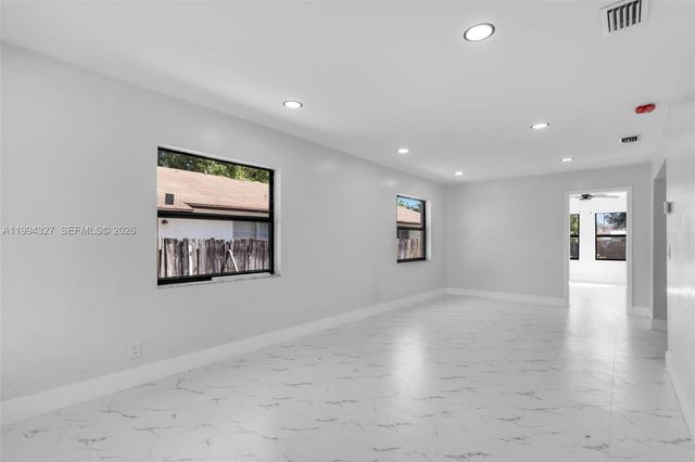 914 S L St, Lake Worth, FL 33460