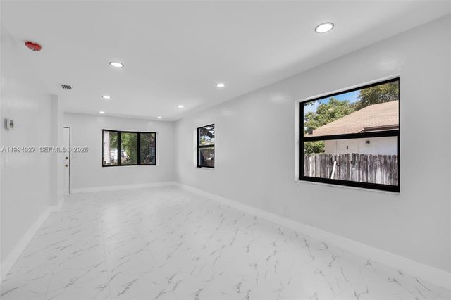 914 S L St, Lake Worth, FL 33460
