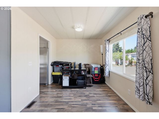13640 Se HIGHWAY 212 54, Clackamas, OR 97015