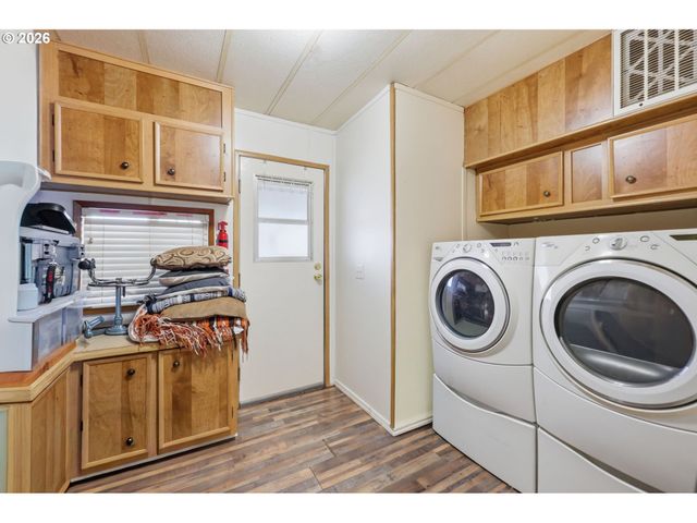 13640 Se HIGHWAY 212 54, Clackamas, OR 97015