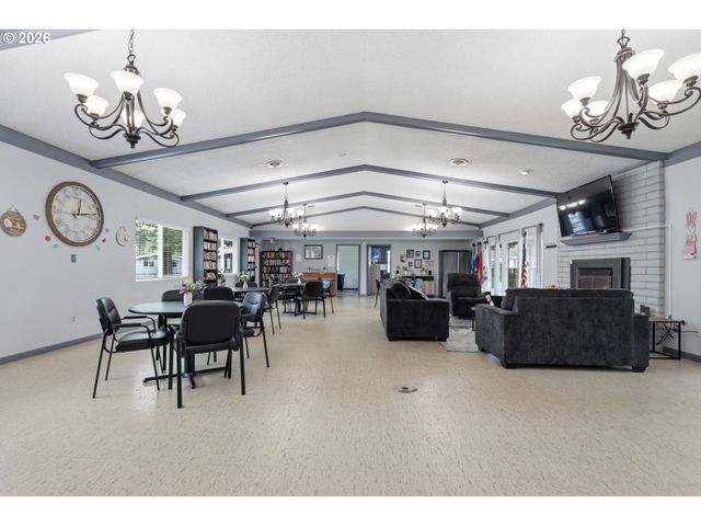 13640 Se HIGHWAY 212 54, Clackamas, OR 97015