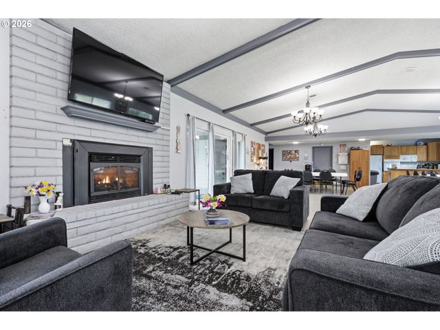 13640 Se HIGHWAY 212 54, Clackamas, OR 97015