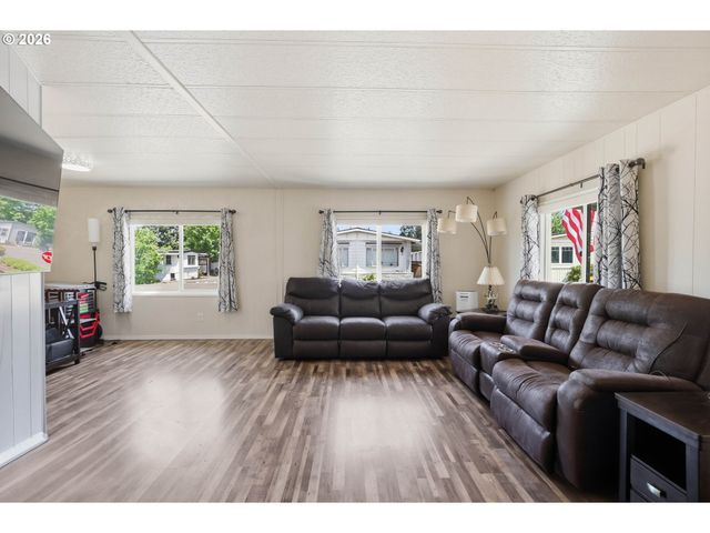 13640 Se HIGHWAY 212 54, Clackamas, OR 97015