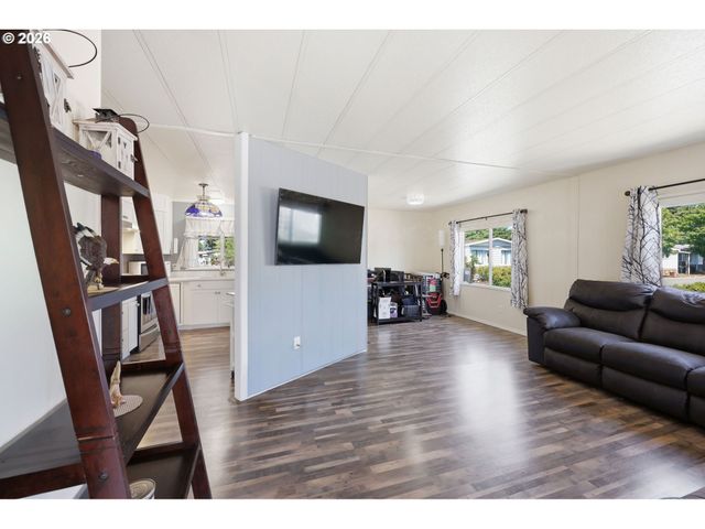 13640 Se HIGHWAY 212 54, Clackamas, OR 97015