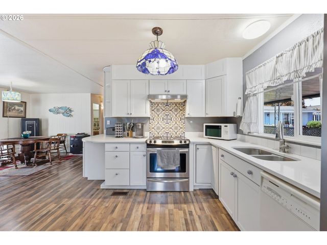 13640 Se HIGHWAY 212 54, Clackamas, OR 97015
