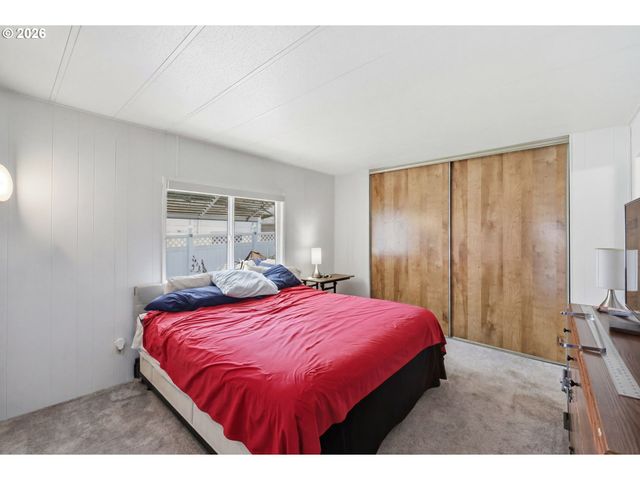 13640 Se HIGHWAY 212 54, Clackamas, OR 97015