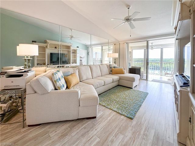 300 Horse Creek DR 503, Naples, FL 34110