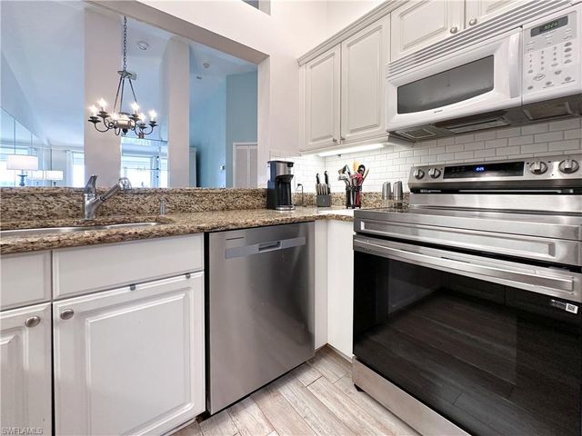 300 Horse Creek DR 503, Naples, FL 34110