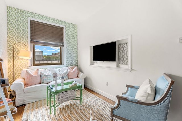 198 Saint Botolph St 9, Boston, MA 02115