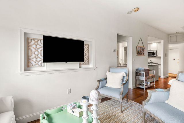 198 Saint Botolph St 9, Boston, MA 02115
