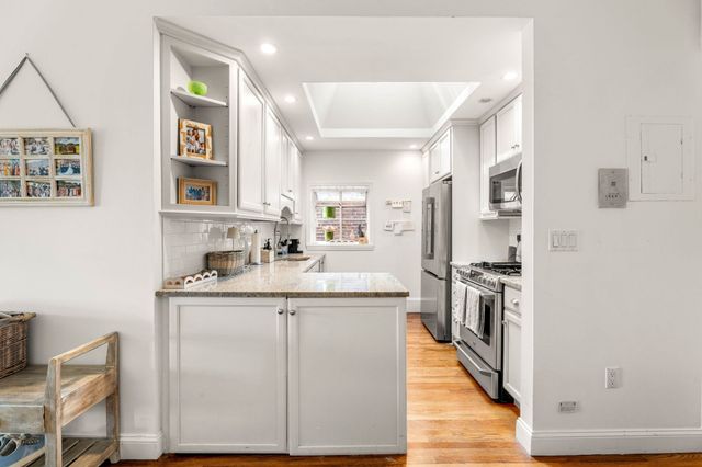 198 Saint Botolph St 9, Boston, MA 02115