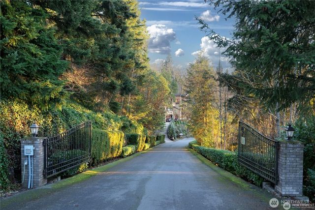 5325 145th Place SE, Bellevue, WA 98006