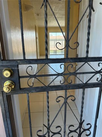 10 SW 45th Avenue 33, Miami, FL 33134
