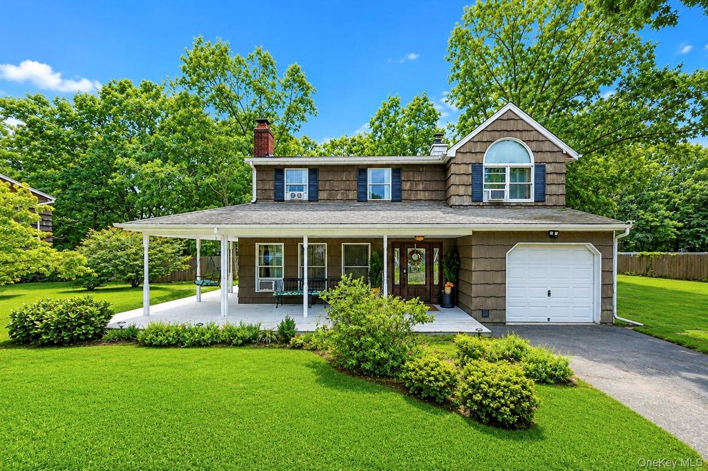 21 Hope Court, Selden, NY 11784 — exterior