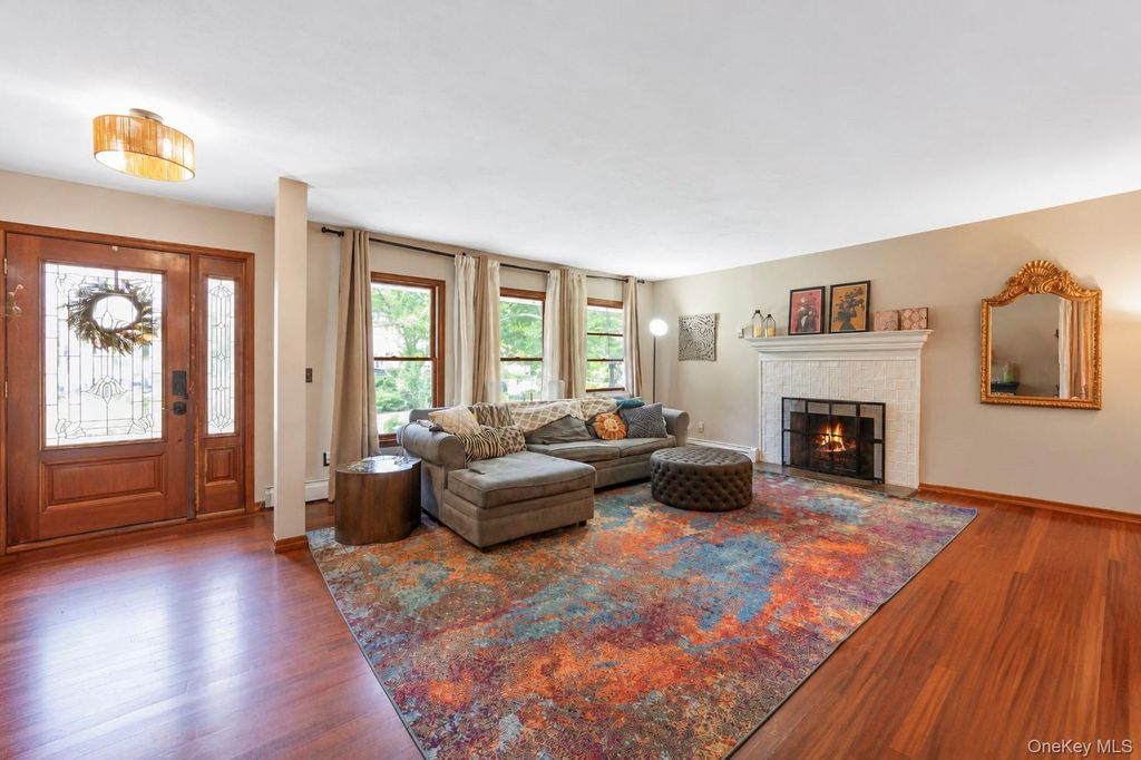 21 Hope Court, Selden, NY 11784 — photo 3