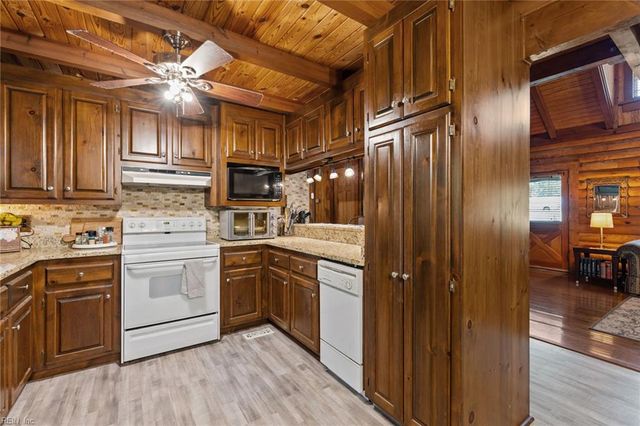 11202 Cabins End LN, Gloucester, VA 23061