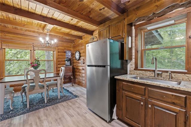 11202 Cabins End LN, Gloucester, VA 23061