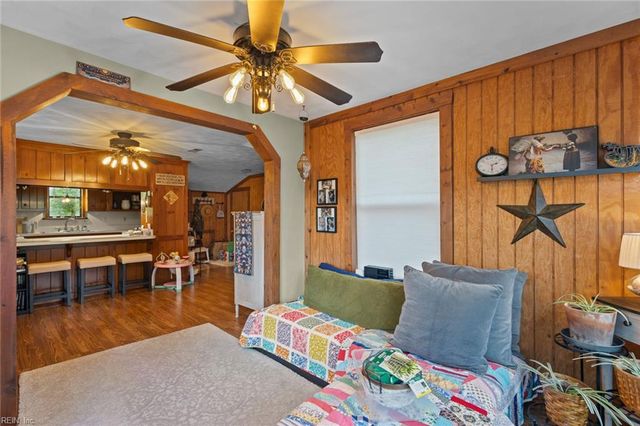 11202 Cabins End LN, Gloucester, VA 23061