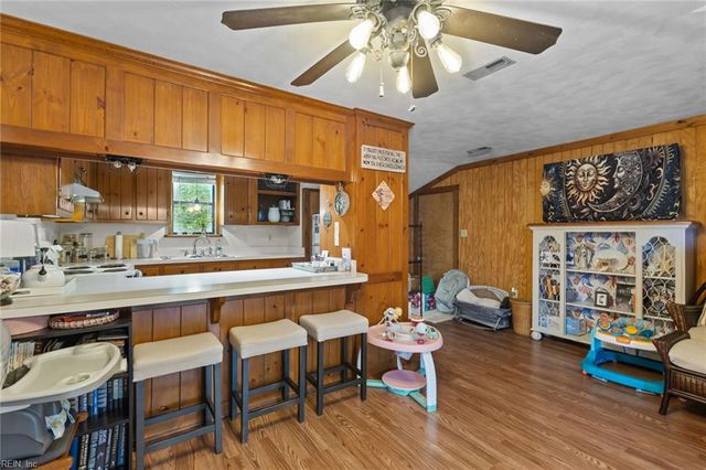 11202 Cabins End LN, Gloucester, VA 23061