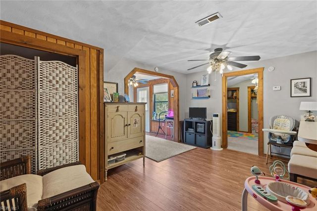 11202 Cabins End LN, Gloucester, VA 23061