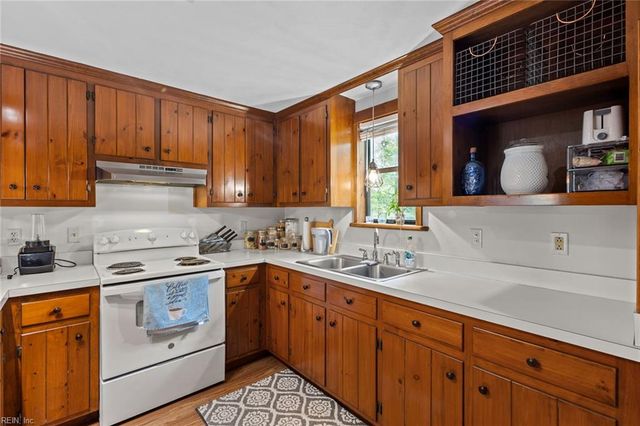 11202 Cabins End LN, Gloucester, VA 23061