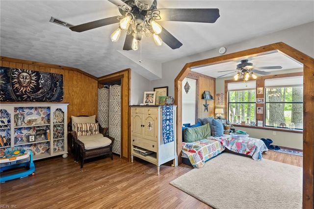 11202 Cabins End LN, Gloucester, VA 23061